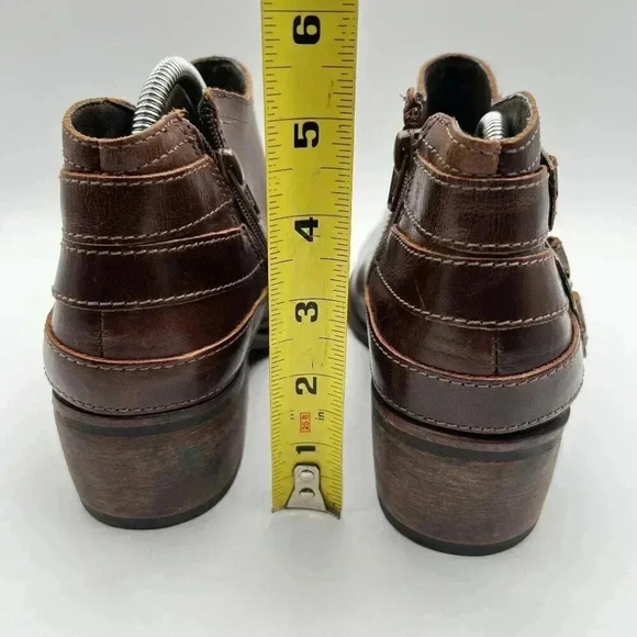 Matisse Kate Ankle Booties 8 M Womens Smooth Distressed Leather Buckle Strap Zip - Picture 5 of 16